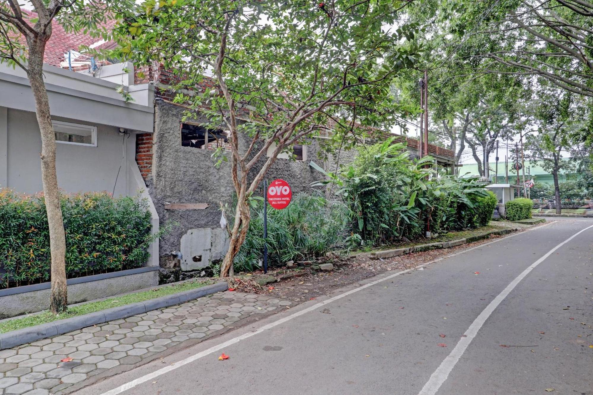 Hotel O Bandung Near Stadion Siliwangi Formerly The Ethnic Hotel Bandung Exterior photo